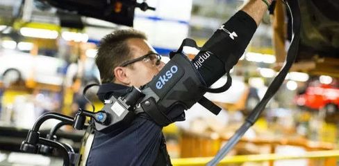 有了這款外骨骼穿戴設備，工人們工作起來「省心又省力」