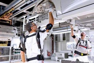 減負與賦能 奧迪為生產(chǎn)線員工配備外骨骼設備的技術開發(fā)與影響